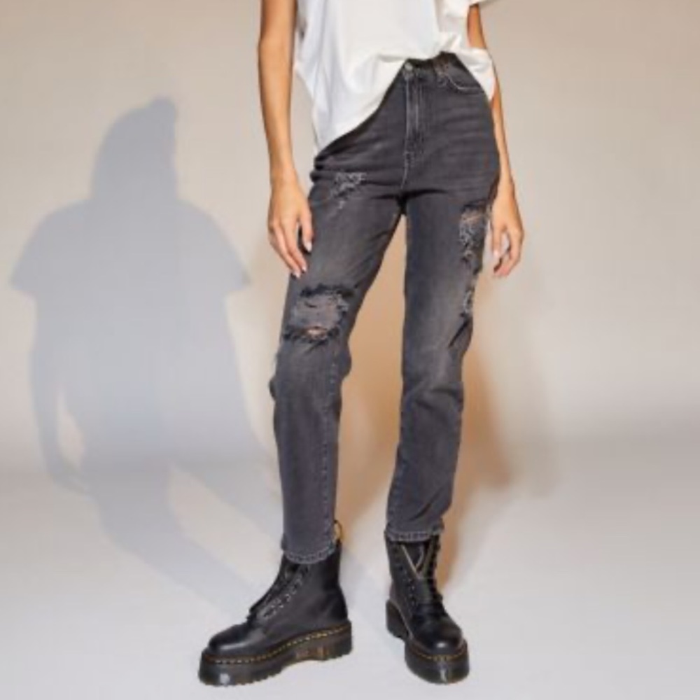 BDG Comfort Stretch Slim Straight Jean – Washed Black Denim. Size 25
